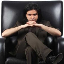 کاور آهنگ گله کرکس ها از محسن یگانه