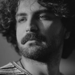 کاور آهنگ من و تو دو تا شقایق از عرفان طهماسبی