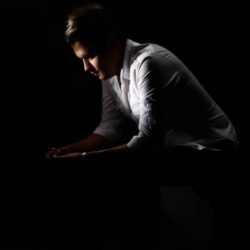 کاور آهنگ فقط عشق از رضا شیری