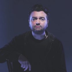کاور آهنگ از پشت شیشه از مهدی مقدم