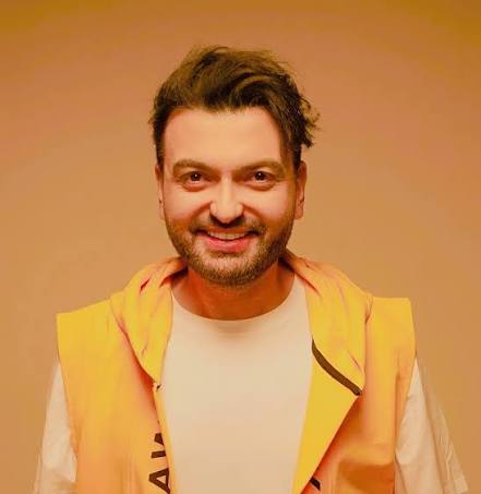 کاور آهنگ غریبه از مهدی مقدم